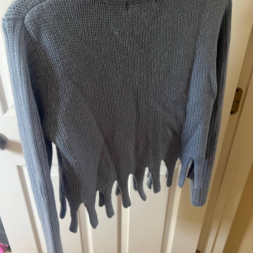 Great conditions sweater size small soft material